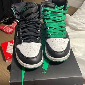 Air Jordan 1 High OG Big Kids Size 4.5 Black/Lucky Green